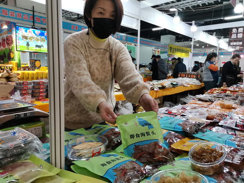 朝陽(yáng)區(qū)甘露園物美超市首屆外貿(mào)皮草服裝暨農(nóng)產(chǎn)品購(gòu)物節(jié)隆重開幕，艾森絲服飾領(lǐng)銜展銷